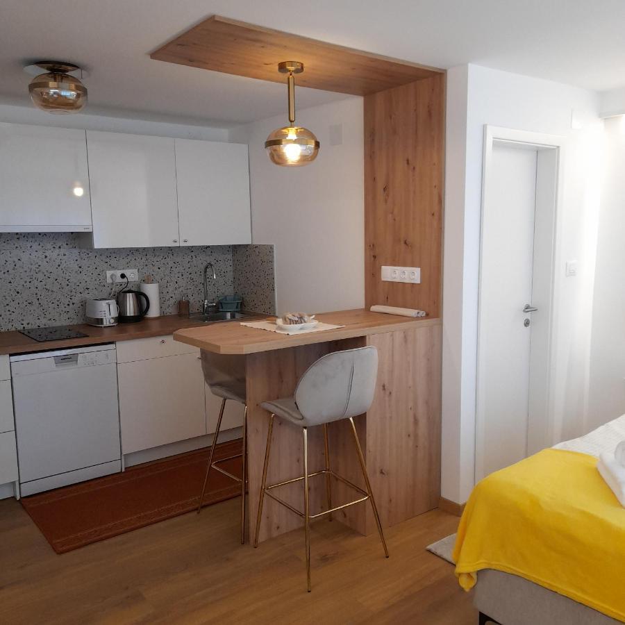 Studio Apartman Four Pearls Karlovac Exterior photo